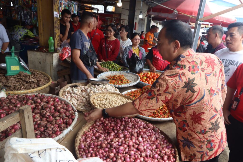 Wali Kota Caroll Senduk Jamin Stok Aman 