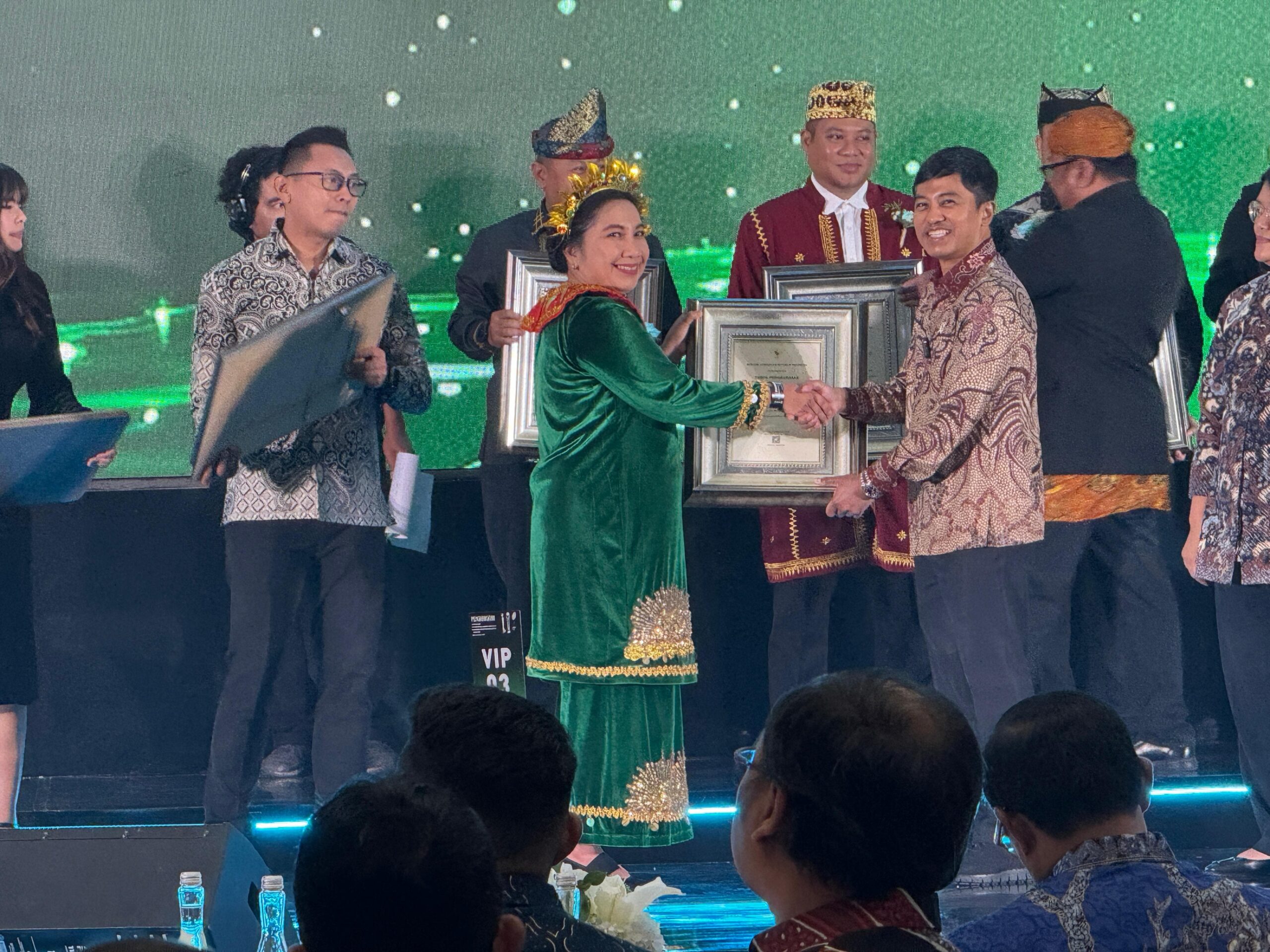 Bandara International Sam Ratulangi Raih Penghargaan Bandar Udara Sehat 2024 121 1000122259 scaled