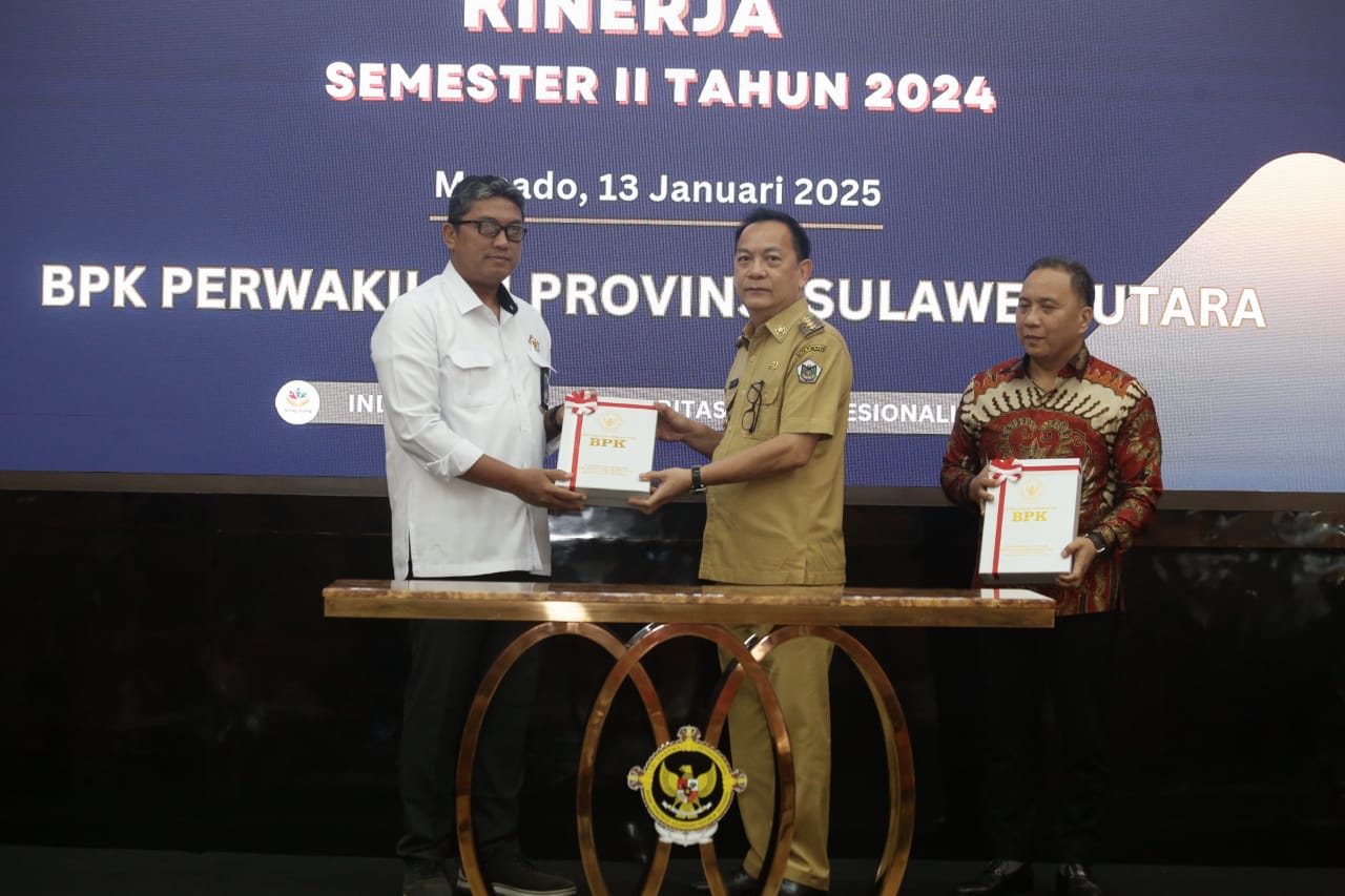 Beri Apresiasi, BPK RI Serahkan LHP Kinerja Pelayanan JKN Semester II 120 aa833c16 4ad5 48d2 9861 362d3cf0d242