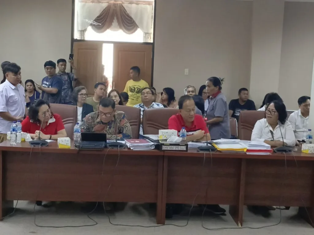 Keluarga Tatukude Minta Copot Ketua PN Manado Saat RDP dengan DPRD Sulut 123 1000561439