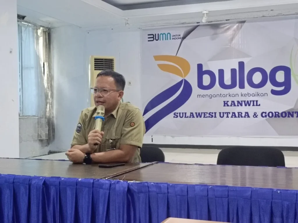 Kepala Bulog Sulutgo Ermin Tora Tegaskan Tidak Ada Beras Plastik di Sulut 122 1000561618