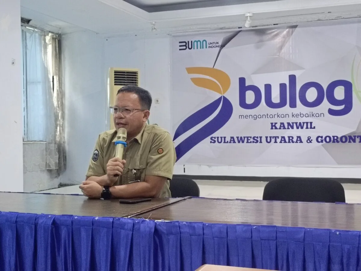Kepala Bulog Sulutgo Ermin Tora Tegaskan Tidak Ada Beras Plastik di Sulut 121 1000561618