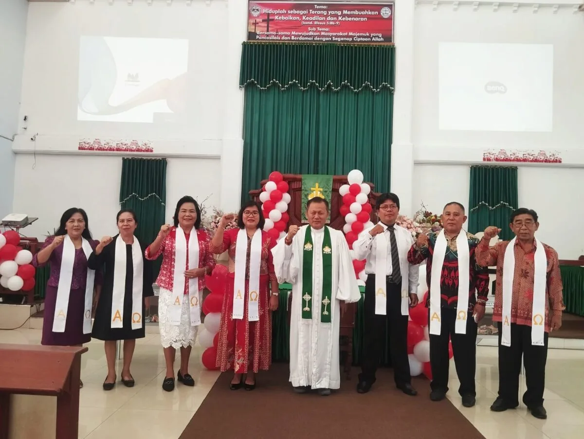 Indonesia Raya Berkumandang di GMIM Efrata Kalasey Satu 121 1000565686