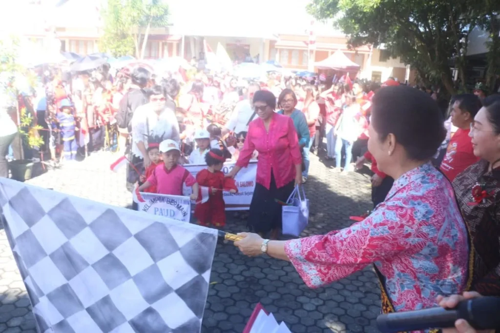 Wadah Tumbuhkan Cinta Tanah Air Sejak Dini, Bunda Paud Drg Jeand’arc Senduk Karundeng Lepas Peserta Pawai Bocah 122 PAWAI BOCAH B