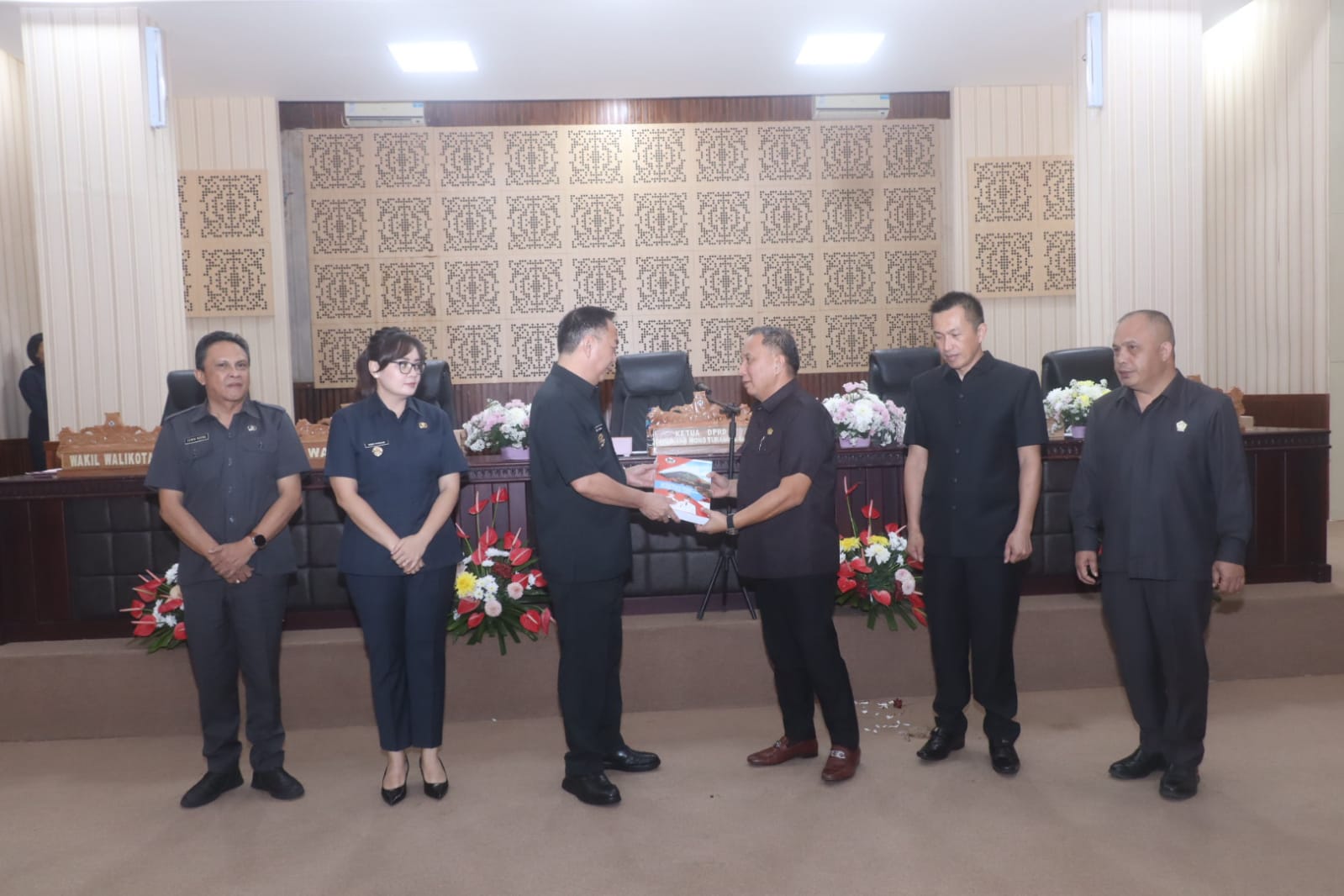 Sampaikan Dokumen Ranperda RPJMD, Ini Misi Utama Pemerintahan Caroll Senduk dan Sendy Rumajar 120 RPJMD 1