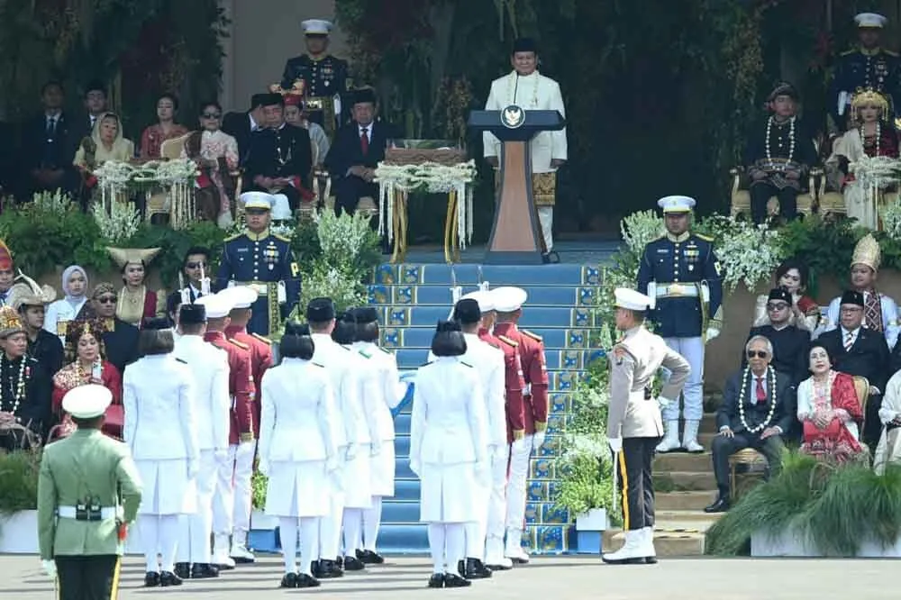 Cium Bendera Merah Putih Sebelum Dikibarkan, Prabowo Perdana Pimpin Upacara HUT RI di Istana Merdeka 123 upacara hut ri prabowo