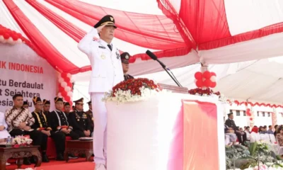 upacara walikota hormat bendera
