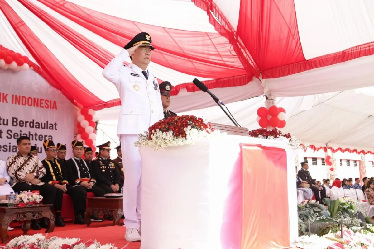 upacara walikota hormat bendera