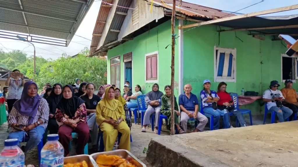 Selain Serap Aspirasi Masyarakat Pricylia Rondo Berikan Pelatihan Pembuatan Sabun Cuci Piring dan Pembagian Pupuk Organik Cair 123 1000587695