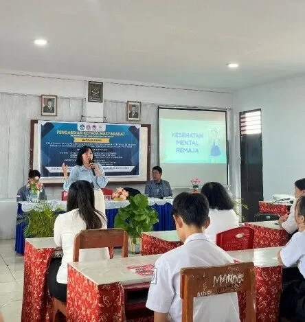 Tim PKM BIMA 2025 Gelar Pelatihan dan Sosialisasi Program Mapalus Siaga di SMP Kristen Kali 122 FOTO B PKM