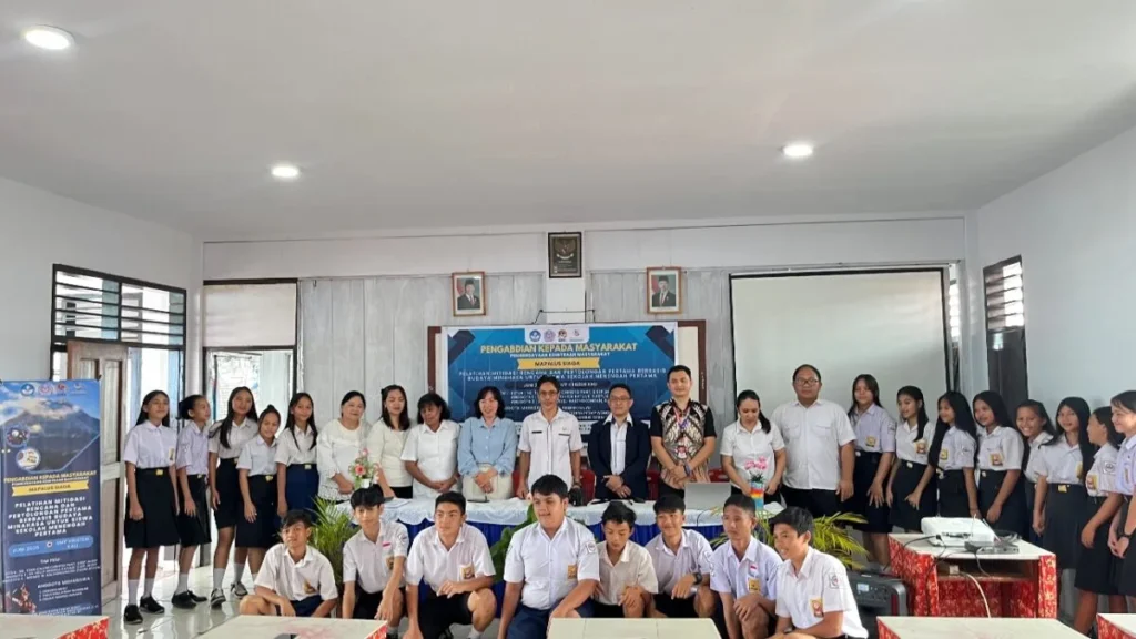 Tim PKM BIMA 2025 Gelar Pelatihan dan Sosialisasi Program Mapalus Siaga di SMP Kristen Kali 125 FOTO D PKM