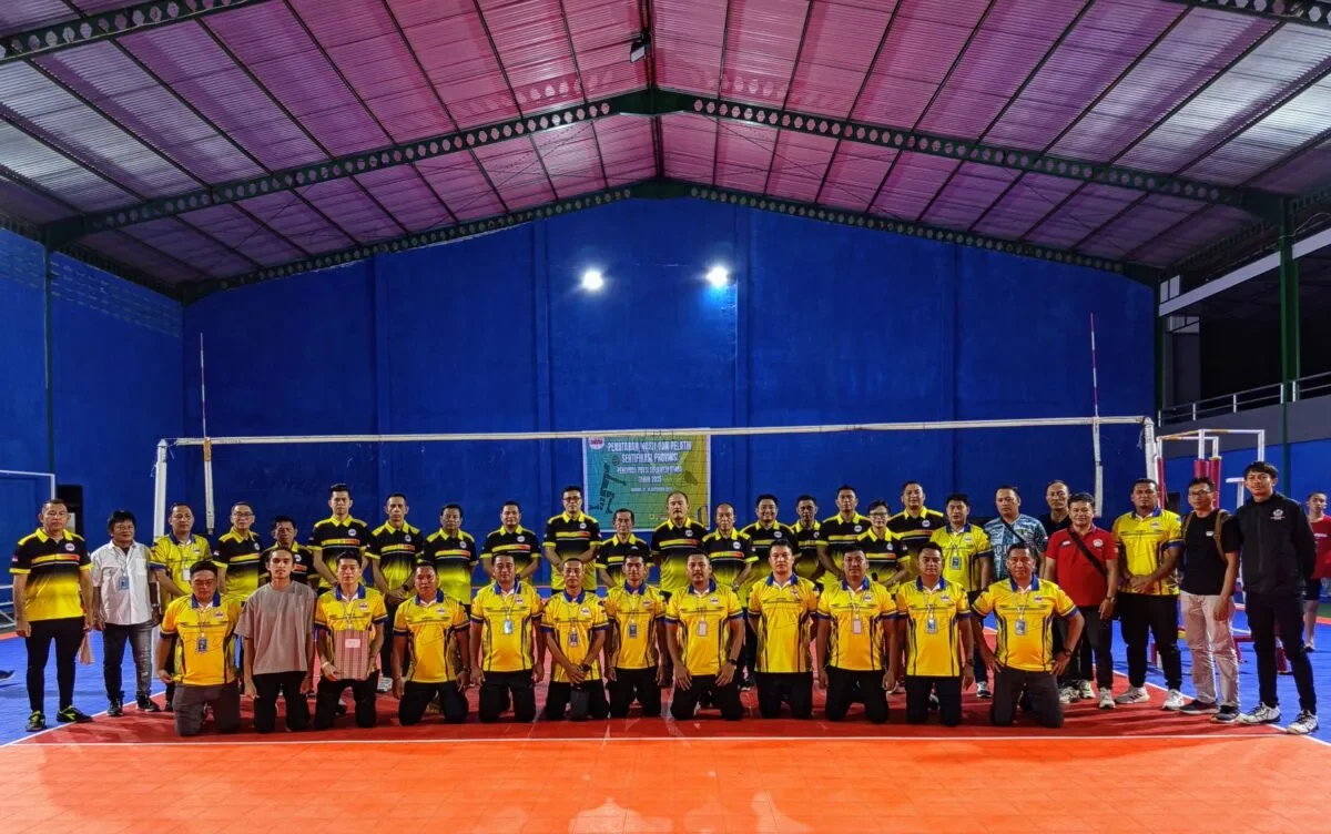 HORE! 55 Wasit dan 24 Pelatih Voli Resmi Terima Sertifikat Provinsi 121 IMG 20250920 WA0013 1
