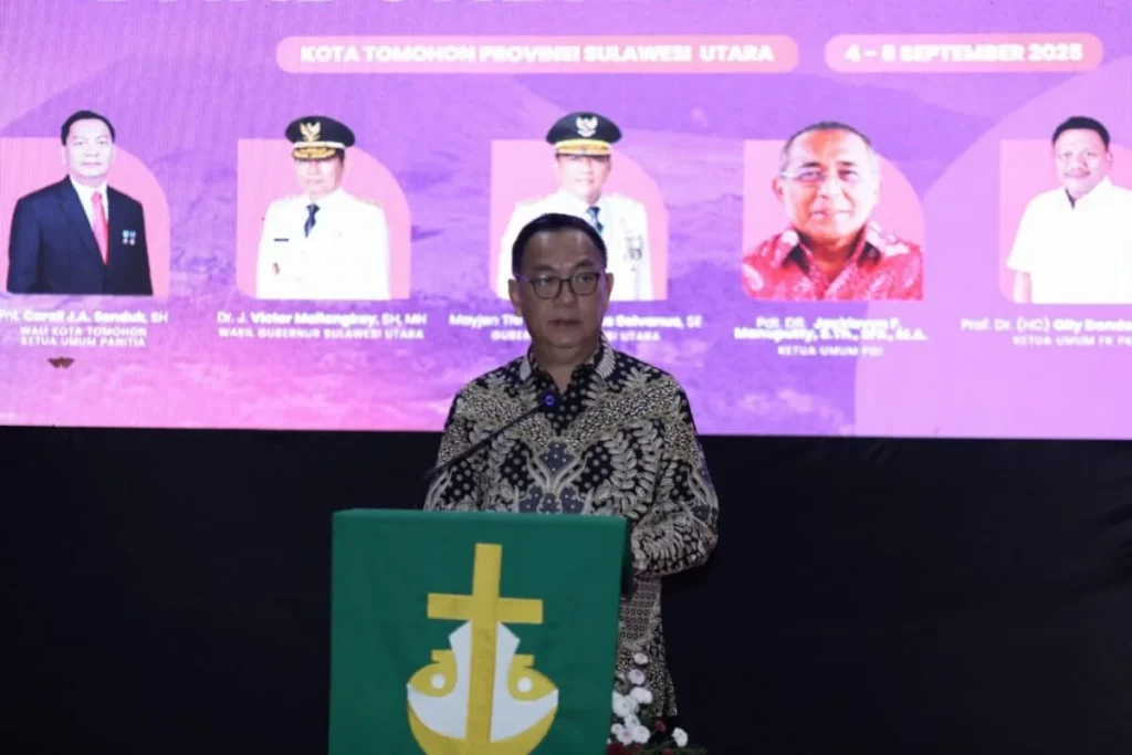 Konas PKB PGI Ke XVIII Dibuka Gubernur YSK, Wali Kota Caroll Senduk Laporkan Peserta Capai 342 Orang Dari 54 Sinode Perwakilan Gereja- Gereja anggota PGI. 133 WALIKOTA CAROLL SENDUK DI KONAS