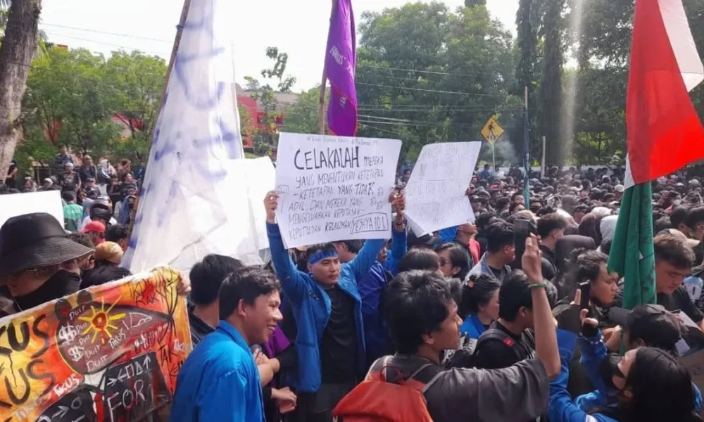 demo 8 foto A