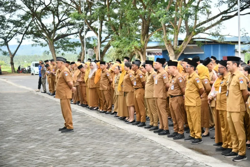 Pimpin Apel Kerja, Bupati Oskar Manoppo Tegaskan Pengelolaan Proyek Hingga Mutasi Pejabat 121 1000429808