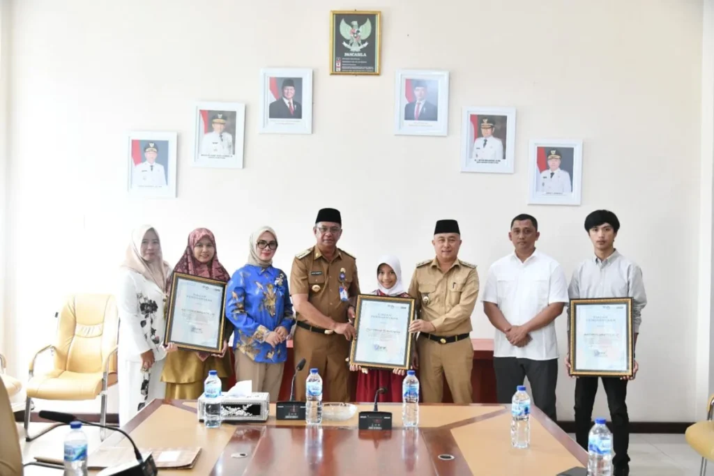 Bawa Pulang Medali Emas, Dewi Athena Disambut Bupati dan Wakil Bupati Boltim 121 1000430443
