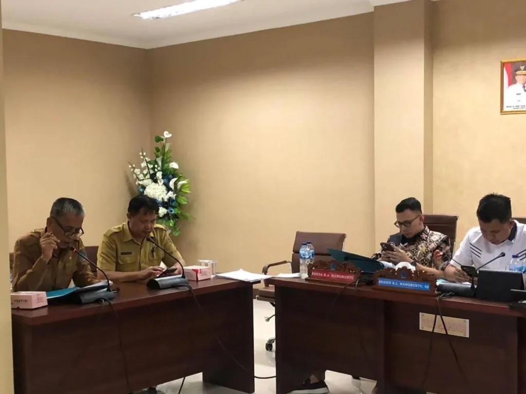 Braien Waworuntu Pimpin RDP Komisi I DPRD Sulut bersama Mitra Kerja 127 1000630662