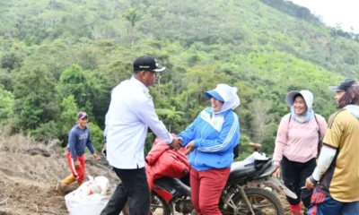 Bupati Boltim Oskar Manoppo Serap Aspirasi Lewat Dialog Dengan Warga dan Petani di Lokasi Pembangunan Jalan Atoga – Mooat 120 Bupati Oscar Dialog dengan warga