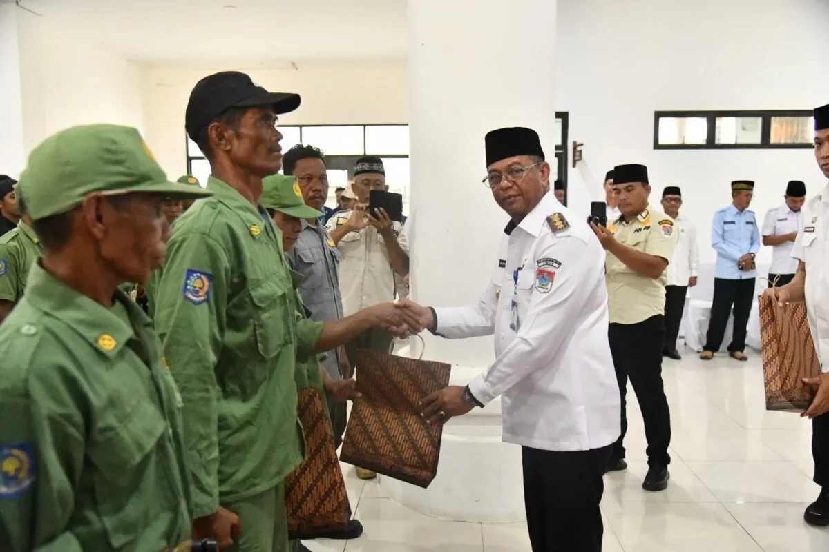 Perkuat Perlindungan Masyarakat, Bupati Oskar Manoppo Kukuhkan Satlinmas dan Relawan Pemadam Kebakaran 120 Foto A Boltim Satlinmas