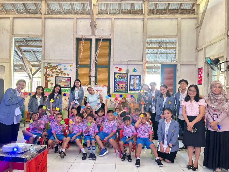 Tim PKM Ilmu Keperawatan UNSRAT Gelar Pelatihan Nutrisi Seimbang dan Pemantauan Status Gizi 121 LUPITA B