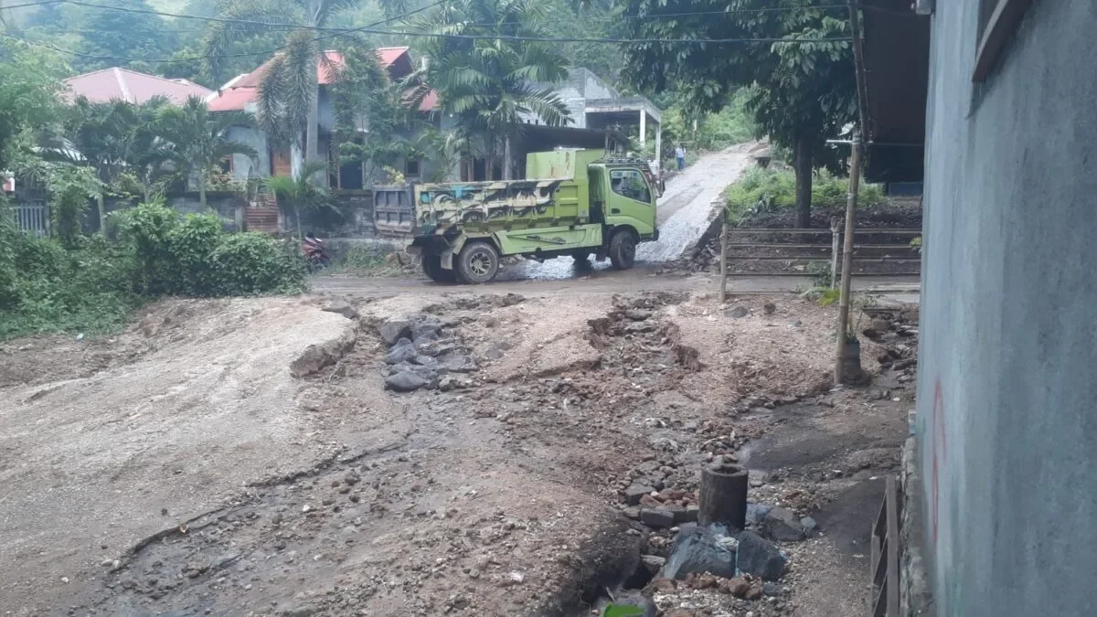 Diduga Tak Berijin dan Dikelola Anak Pejabat Pemkab Minsel, Warga Buyungon Protes Aktivitas Galian C 120 Minsel foto A