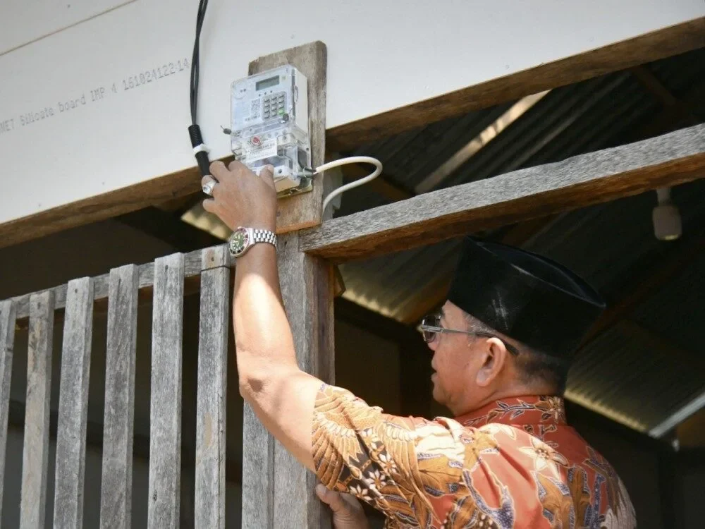 OSKAR MANOPPO BUPATI BOLTIM PLN