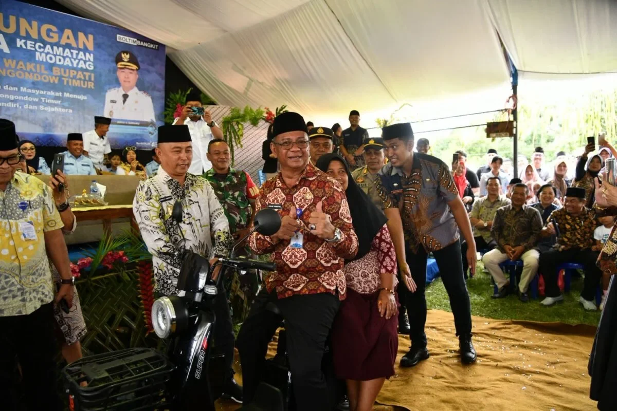 Kunker di Wilayah Modayag, Bupati Oskar Manoppo Paparkan Peningkatan Pembangunan Daerah Diberbagai Bidang 120 bupati boltim kunker di modayag A