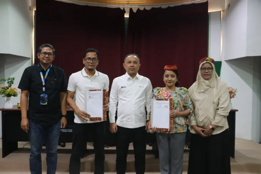 Dukung Peningkatan Kualitas SDM Daerah, PLN dan UniversitasSintuwu Maroso Tanda Tangan Kerjasama 121 foto B PLN teken kerjasama dengan universitas poso