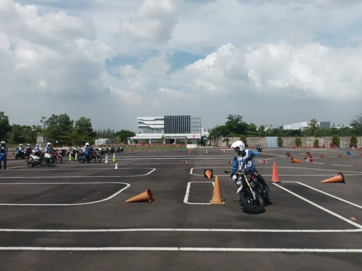 Hindari Kecelakaan di Tikungan, Ini Tips Menikung yang Aman dan Benar Ala Instruktur Safety Riding 120 foto Honda safety riding