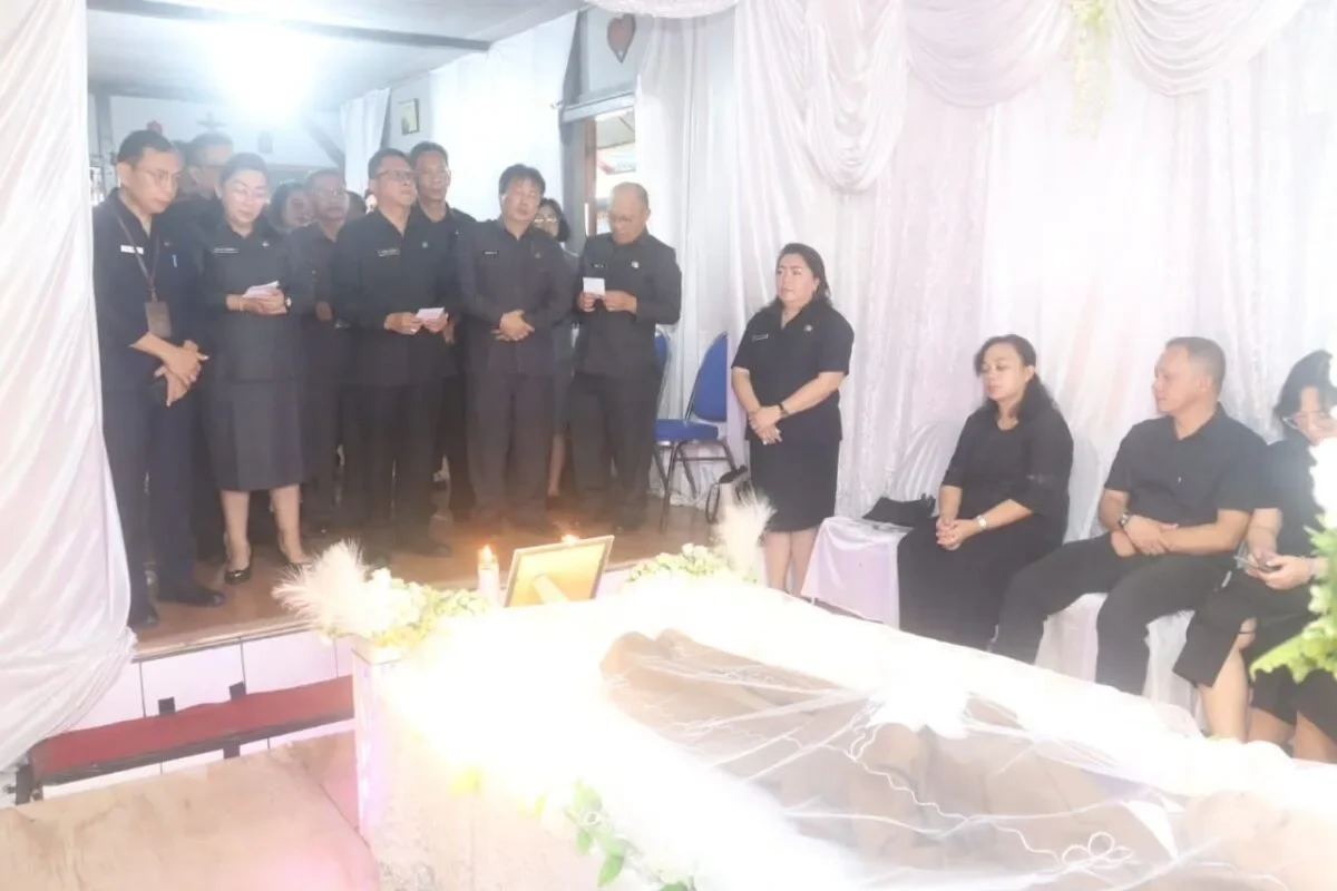 sekkot edwin roring melayat di rumah duka