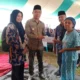 Wabup Argo Sumaiku Serahkan BLT Kepada KPM Desa Tangaton 130 wabup boltim serahkan PKM