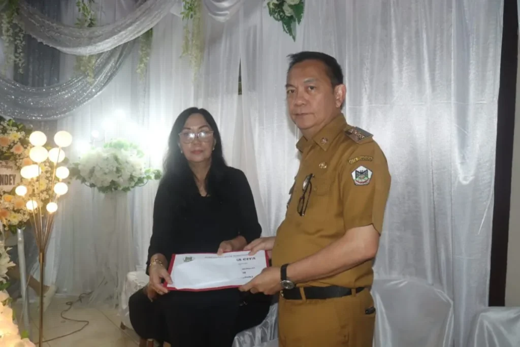 Sampaikan Ungkapan Duka Cita Mendalam, Wali Kota Serahkan Santunan Duka 121 1000441411