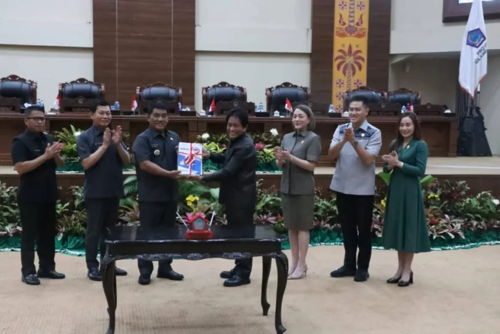 Nota Kesepakatan KUA PPAS APBD Sulut 2026 Ditandatangani dalam Rapat Paripurna 131 1000666227