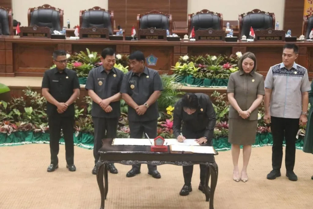 Nota Kesepakatan KUA PPAS APBD Sulut 2026 Ditandatangani dalam Rapat Paripurna 130 1000666228