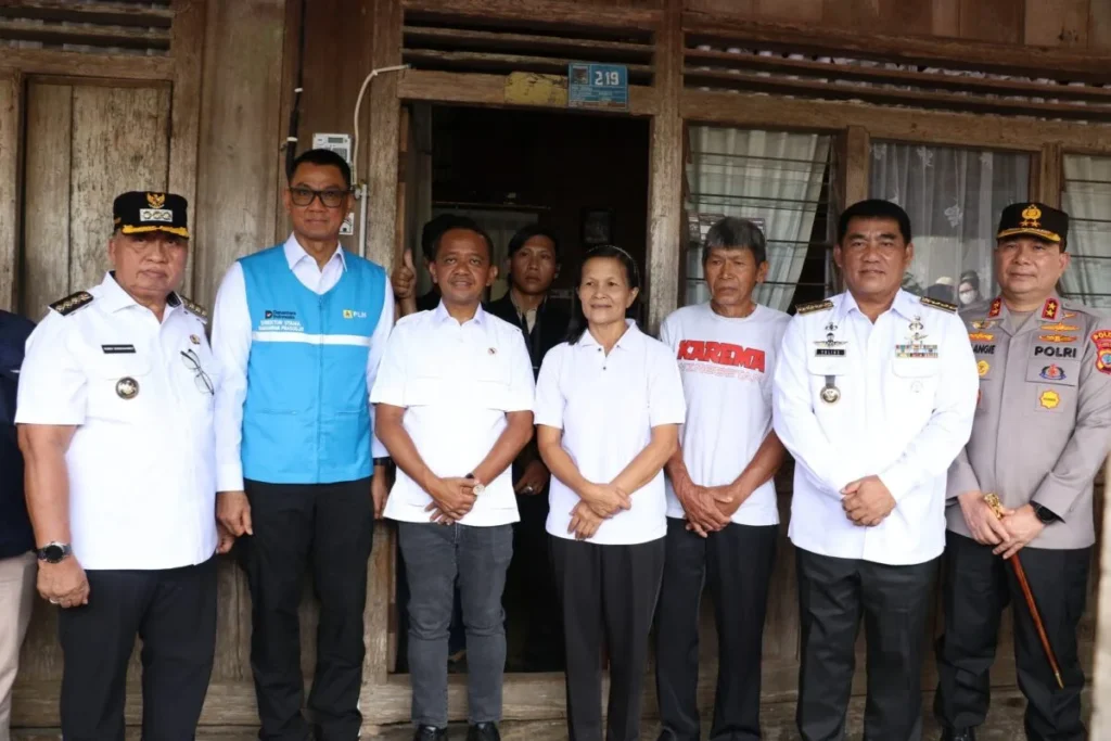 KESDM Nyalakan Rumah 215.000 Keluarga Prasejahtera, PLN All Out Sukseskan BPBL 122 foto C PLN