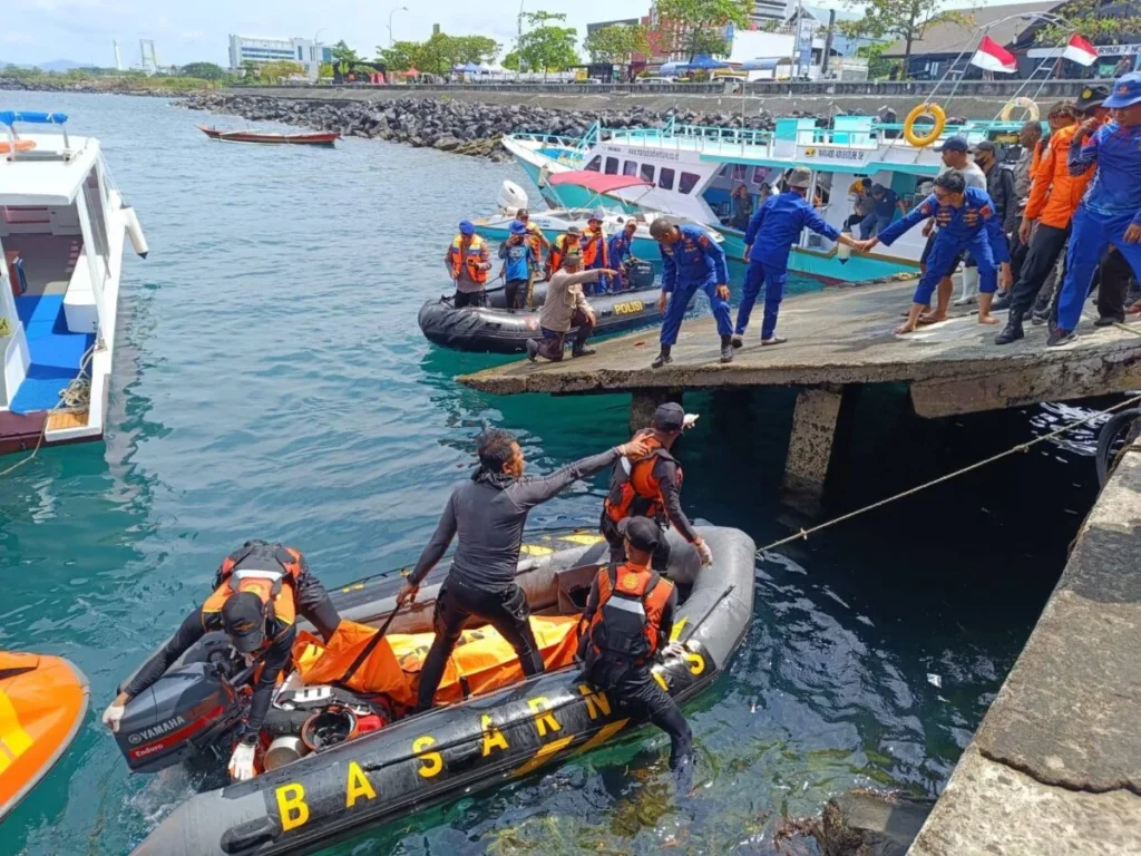 Dua Korban Tenggelam Saat Bermain Jetski Berhasil Ditemukan Tim SAR Gabungan 121 korban jetski 2