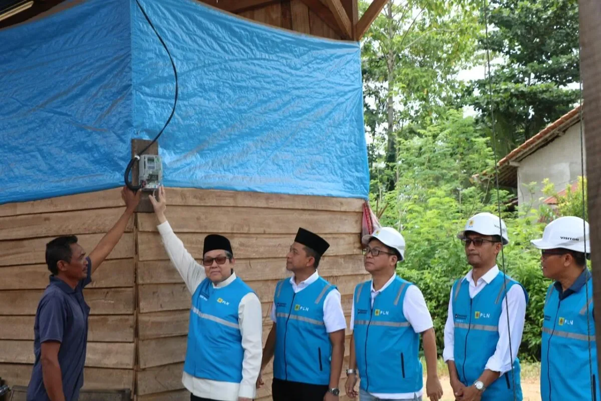Penyalaan Simbolis Bantuan Sambungan Listrik Gratis Program Light Up The Dream