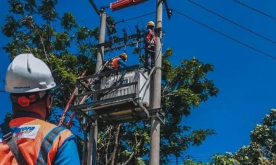 ilustrasi petugas pln secara rutin melakukan pemeliharaan infrastruktur untuk menjaga keandalan pasokan listrik bagi masyaraka 1759207663899 169