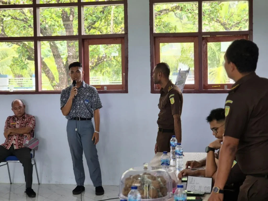 Kejari Talaud Gelar Kegiatan Jaksa Masuk Sekolah, 'Kenali Hukum Jauhi Hukuman' Jadi Tajuk Utama 139 1000175750