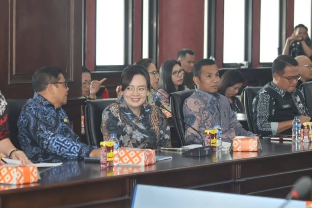Paparkan Komitmen Pemkot, Wawali Sendy Rumajar Hadiri Rakor Percepatan Program MBG di Sulut 138 622366637 1243246524613187 774181737535925164 n