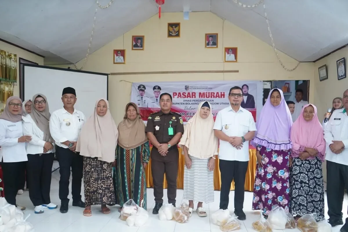 Foto bersama Bupati BOLTARA dengan Masyarakat