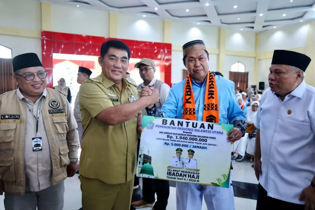 pelepasan jemaah haji sulut 2026 gubernur yulius serahkan bantuan dana dan pesankan persatuan 1536x1025 1