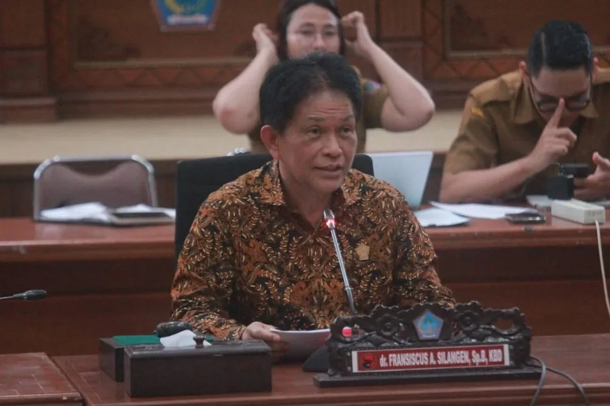 Fransiscus Silangen Berikan Ruang untuk Sekprov Jelaskan Kehadiran Kepala SKPD dalam Pembahasan LKPJ Sulut 2025 161 FB IMG 1783391946426