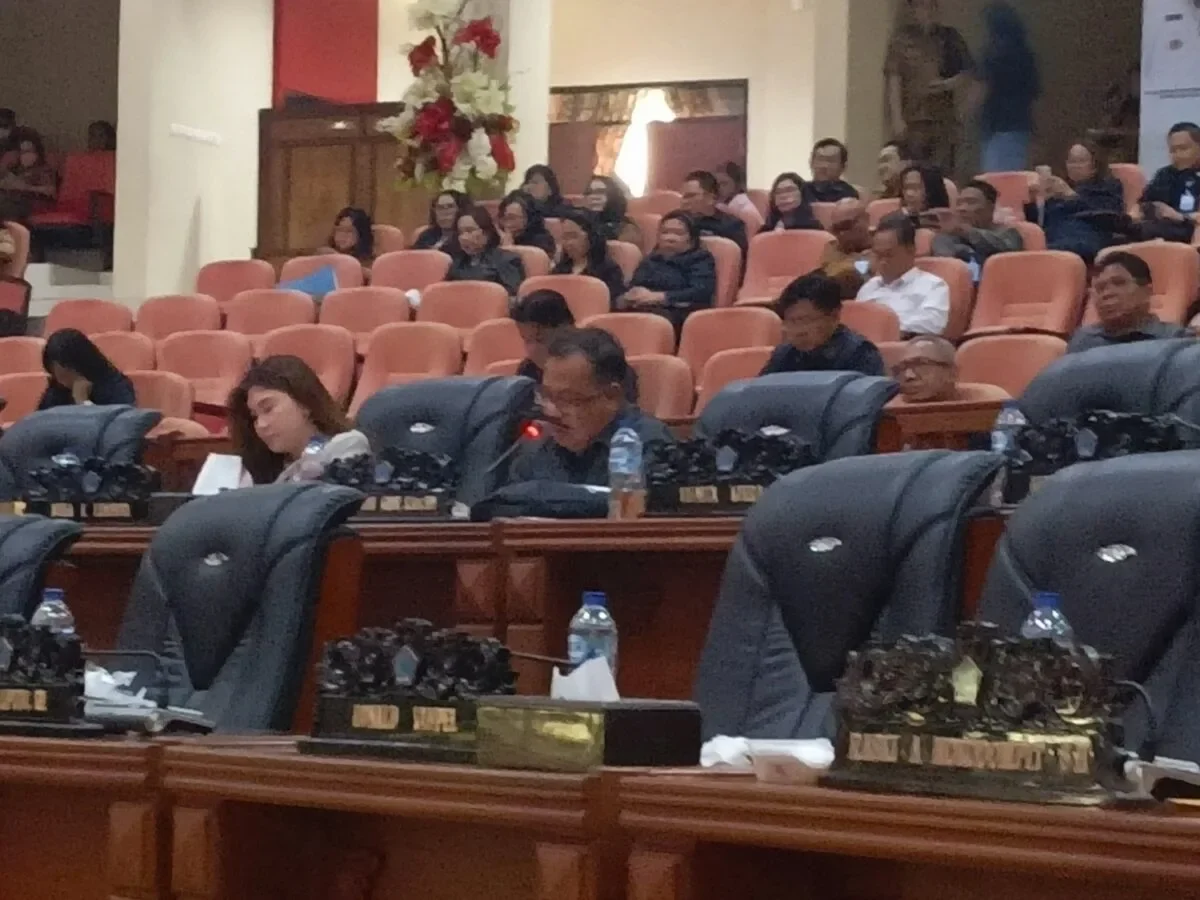 Begini Kata Ruslan Abdul Ghani Saat Bacakan Pandangan Fraksi PDIP Terhadap Ranperda KLB dan Wabah Penyakit Menular 161 IMG 20260714 152251 451