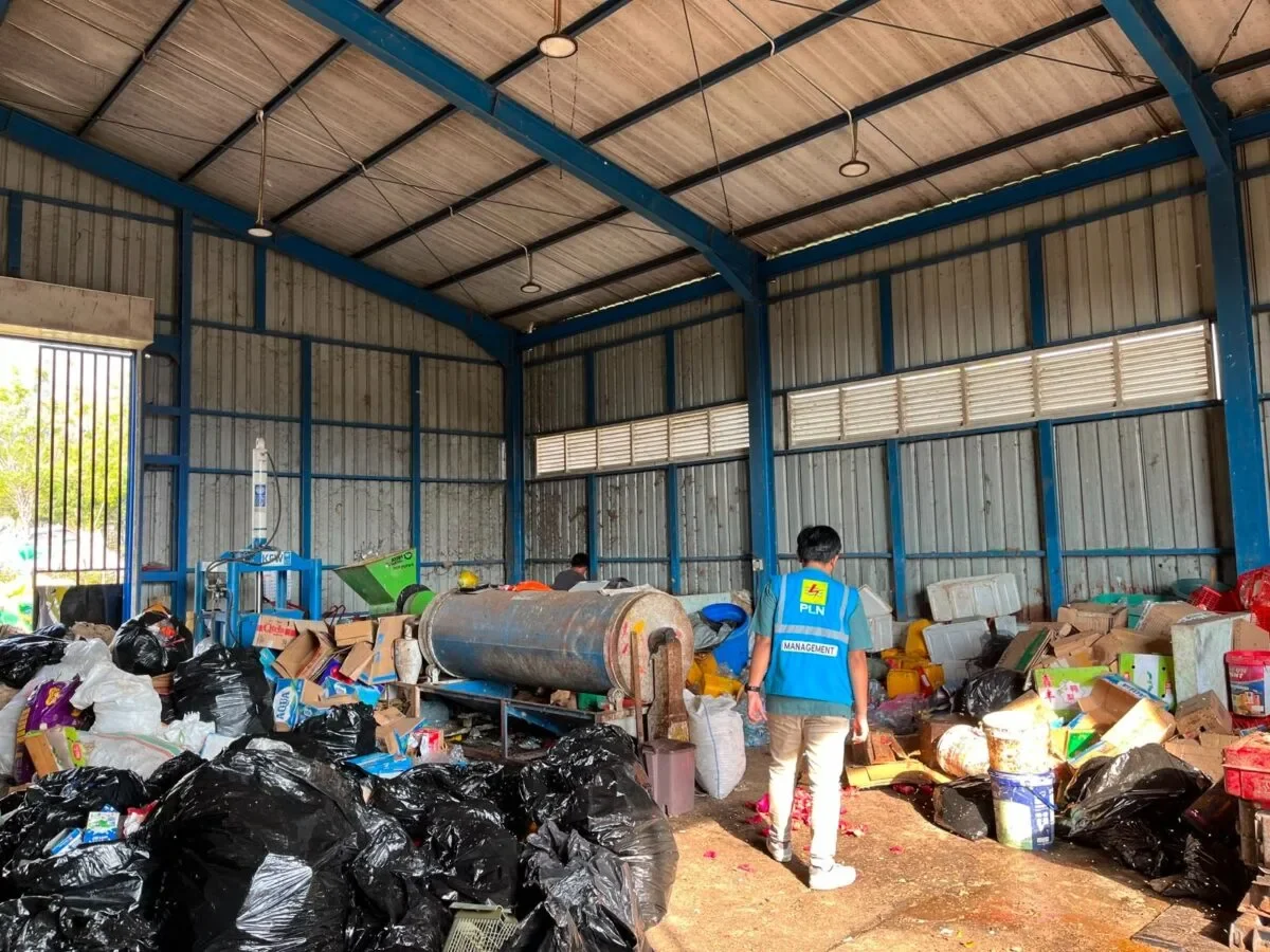 Kinerja PLN Hadirkan Manfaat Berkelanjutan, Program TJSL Ubah Sampah jadi Harapan di TPA Kawatuna 161 d8fd3625 0f44 4676 aaab ce8a0e2b8c3e