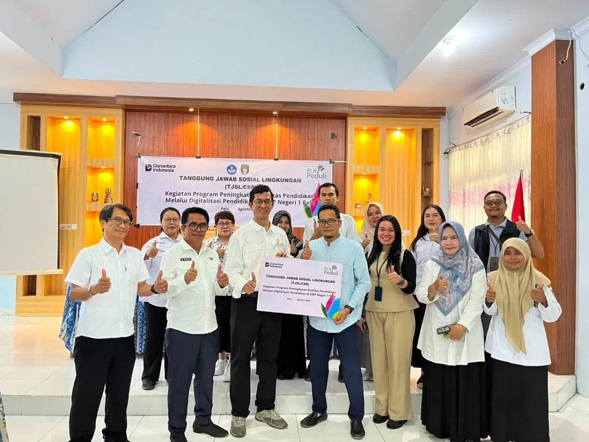 Semangat HUT RI ke-81, PLN Dorong Digitalisasi Pendidikan di SMP Negeri 1 Palu Lewat Program TJSL 166 IMG 20260806 WA0101