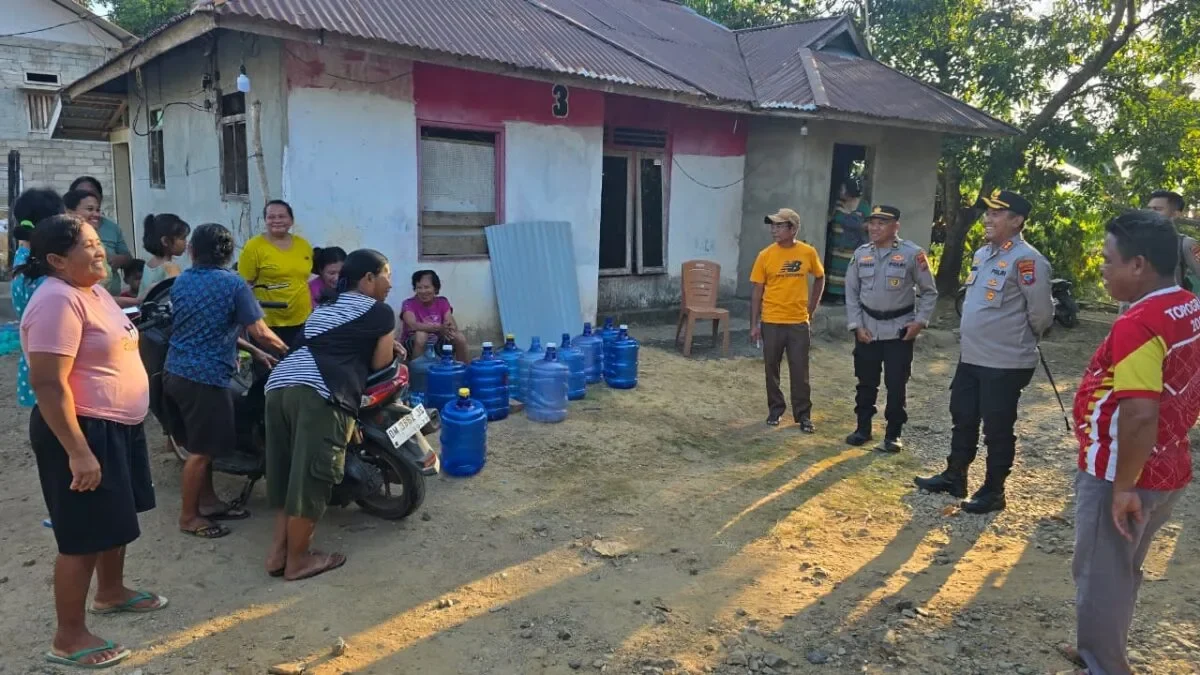 Penyaluran Air Bersih Oleh Polres BOLTARA