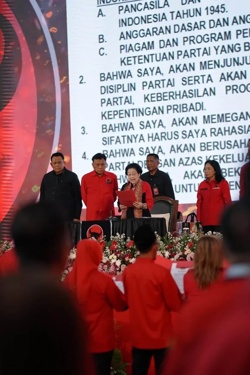 Megawati: Korupsi, Saya Pecat ! 164 825278481 10164324226492508 5377854142804586367 n