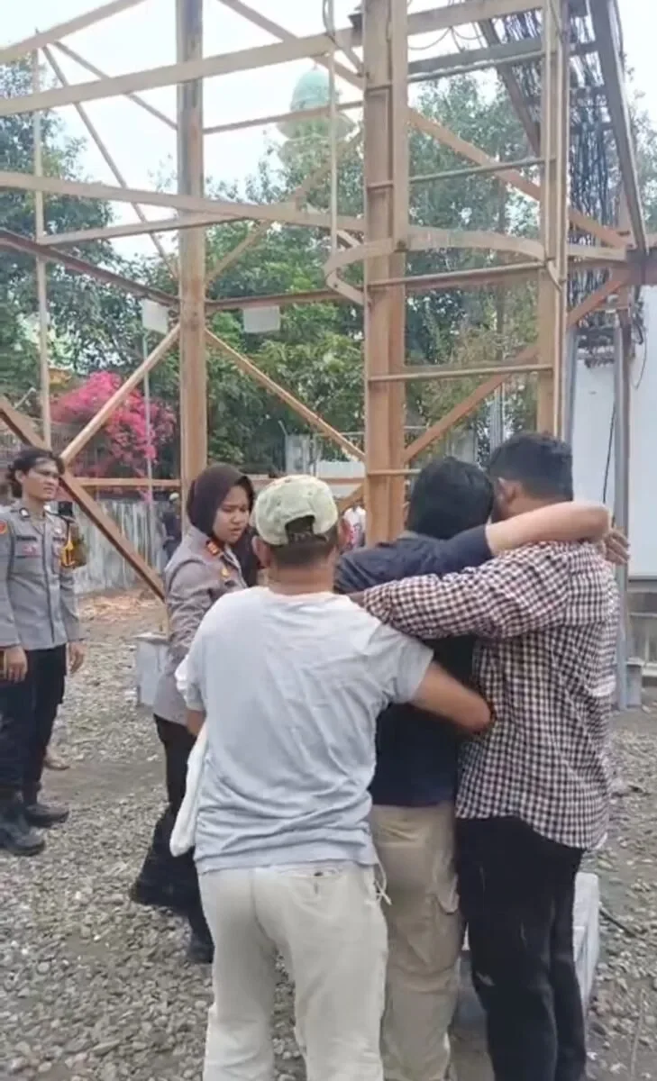 Pria Dievakuasi dari Tower Pemancar di Girian Bawah 166 IMG 20261015 WA0045