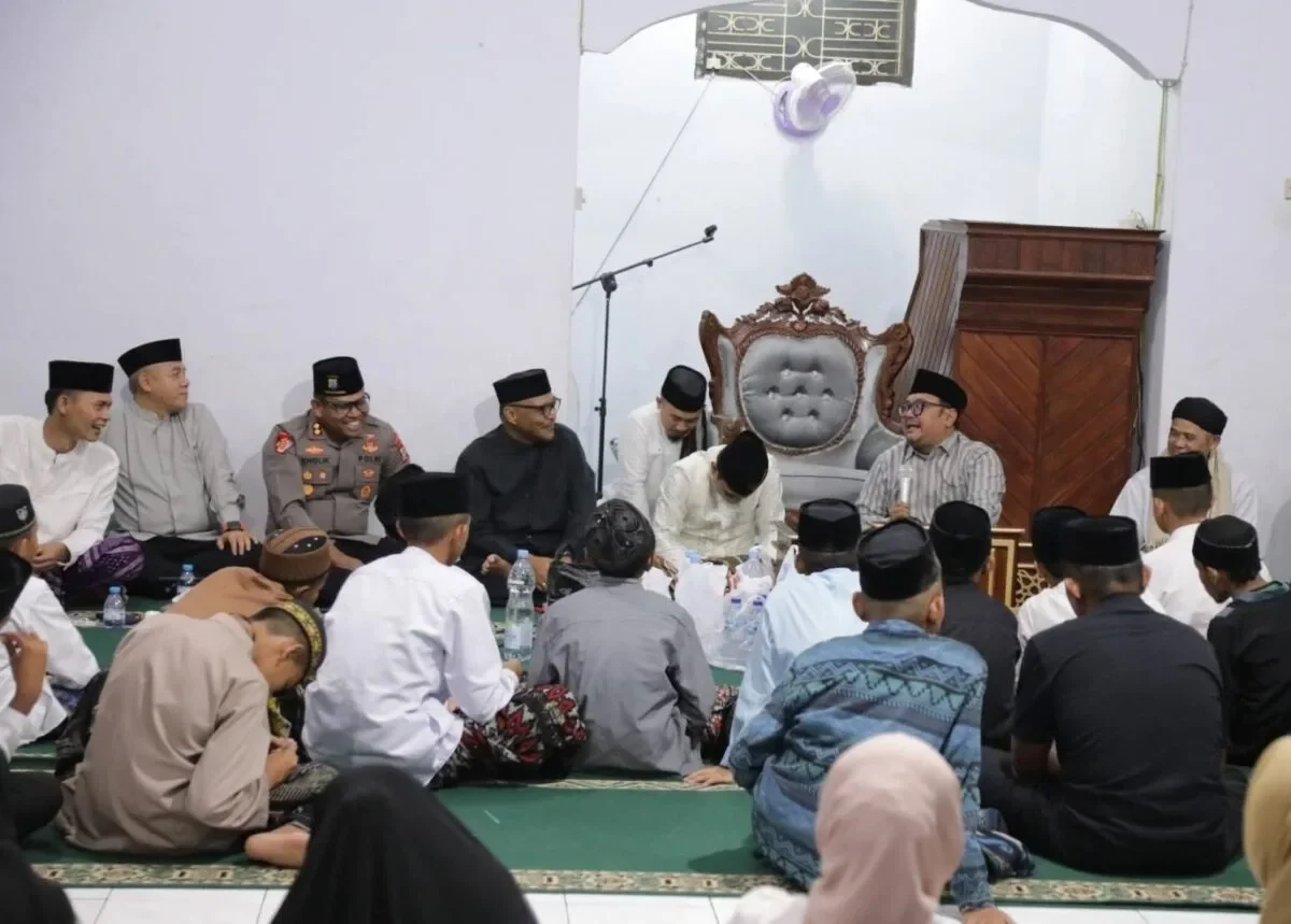 Adrianus Mokoginta Hadiri Manaqin di Ponpes Az Zainiyah Desa Pontodon 168 IMG 20261024 234301